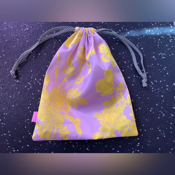 Cinchable Floral Butterfly Bag - Picture 4 of 9